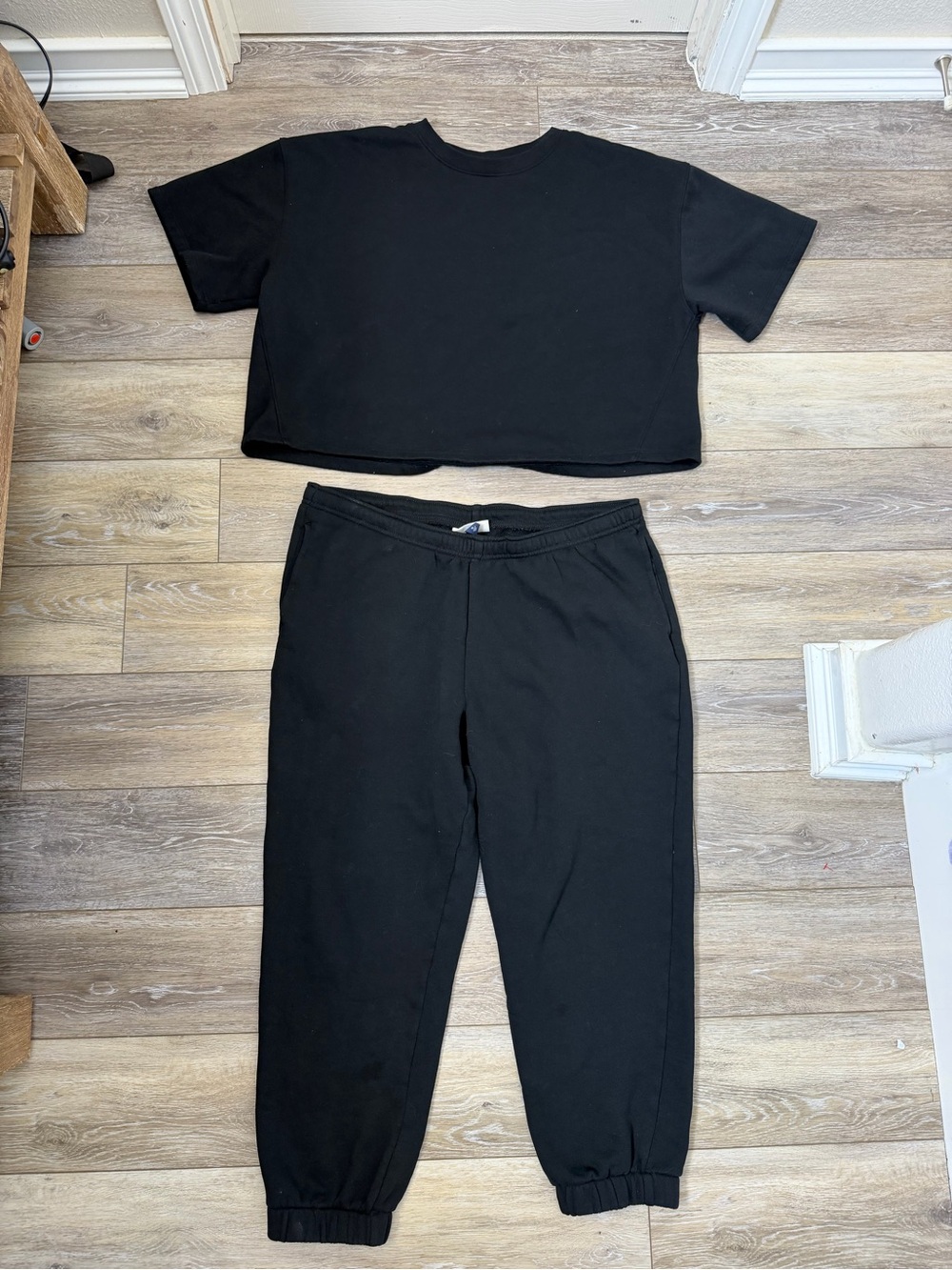 Universal Thread Black Cropped Tee & Jogger Set